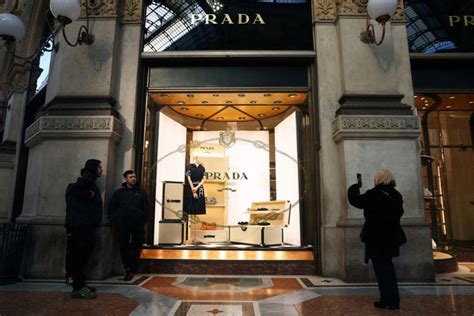 prada galleria vittorio emanuele ii